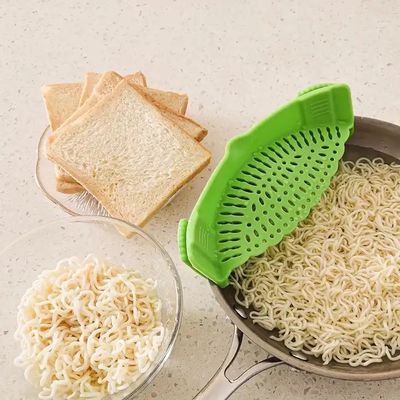 Einstellbarer Snap-N-Strain-Töpfer-Strainer und Pasta-Strainer