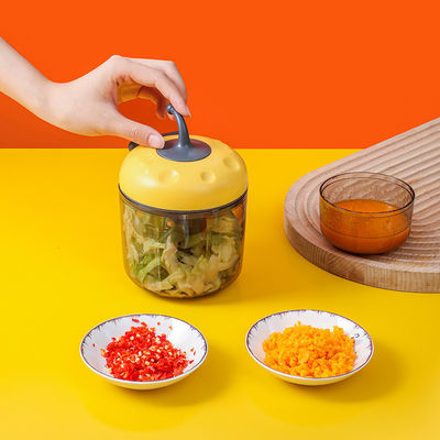 Mini-Lebensmittelmaschine zerkleinert Gemüse mühelos mit Edelstahlblättern