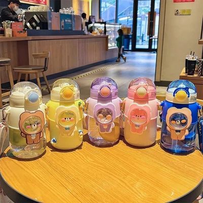 Kinder-Wasserflasche Zeichentrickfilm niedliche Plastikbecher mit Stroh-Typ tragbare Design