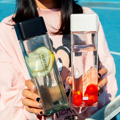 Zurück in die Schule Essenziell Klar Frosted Quadrat Portable Plastik Wasserflasche mit Seil
