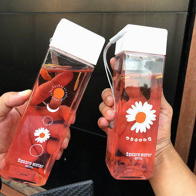 Zurück in die Schule Essenziell Klar Frosted Quadrat Portable Plastik Wasserflasche mit Seil