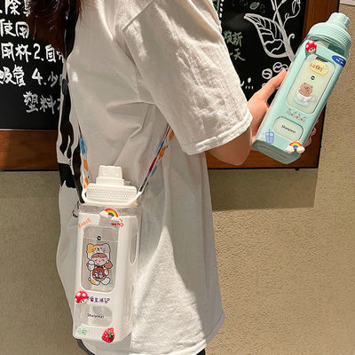 Fitnessstudio-fertige Kawaii-Wasserflasche mit 3D-Aufkleber 700 ml / 900 ml Plastik Reisemilch Portable