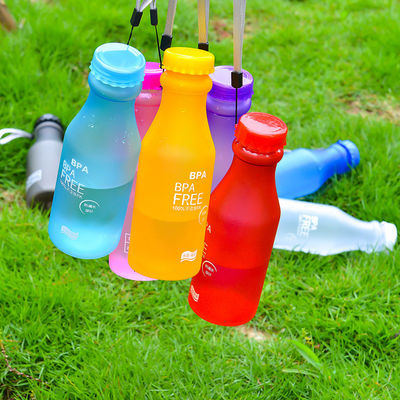 Unzerbrechliche 550 ml BPA-freie Wasserflasche in Süßwarenfarben für Schulkinder 6,8x20cm