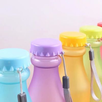 Unzerbrechliche 550 ml BPA-freie Wasserflasche in Süßwarenfarben für Schulkinder 6,8x20cm