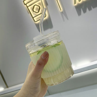 Kaffeehügel Tragbare weibliche Begleitung Kalte Milch Teeglas mit Griff und Strohdeckel