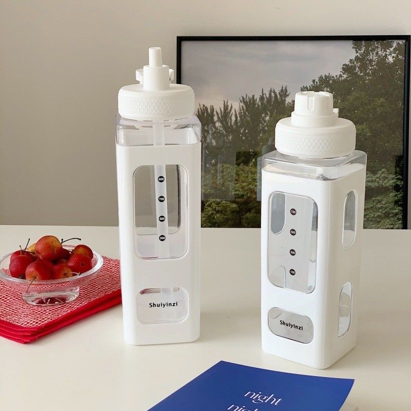 Fitnessstudio-fertige Kawaii-Wasserflasche mit 3D-Aufkleber 700 ml / 900 ml Plastik Reisemilch Portable